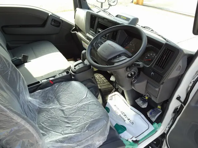 いすゞ エルフ 2TG-NJR88AF(2WD)の写真4