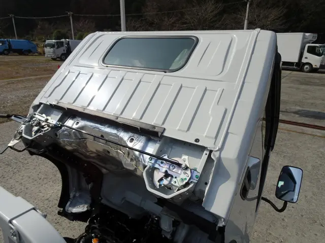 いすゞ エルフ 2TG-NJR88AF(2WD)の写真20