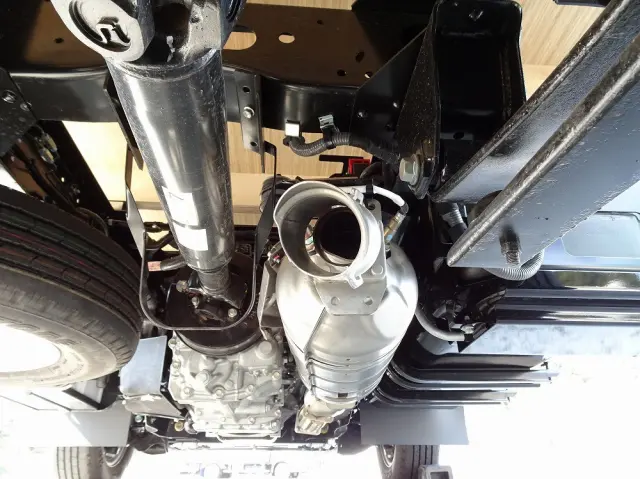 いすゞ エルフ 2TG-NJR88AF(2WD)の写真23