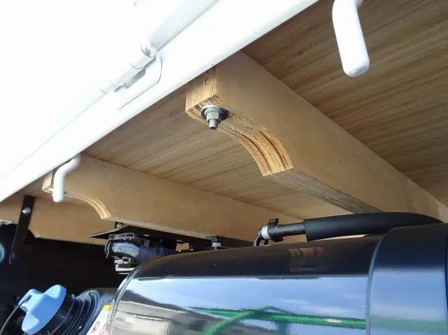 いすゞ エルフ 2TG-NJR88AF(2WD)の写真27