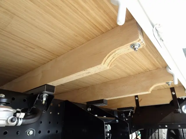 いすゞ エルフ 2TG-NJR88AF(2WD)の写真28