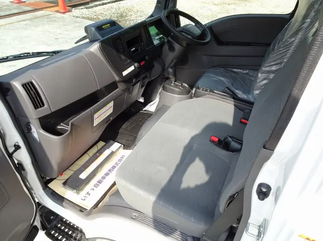 いすゞ エルフ 2TG-NJR88AF(2WD)の写真35