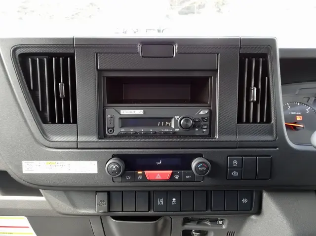 いすゞ エルフ 2TG-NJR88AF(2WD)の写真36