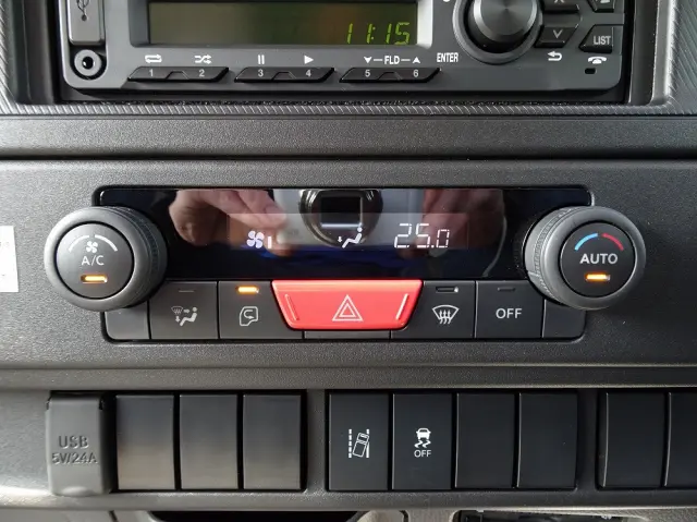 いすゞ エルフ 2TG-NJR88AF(2WD)の写真38