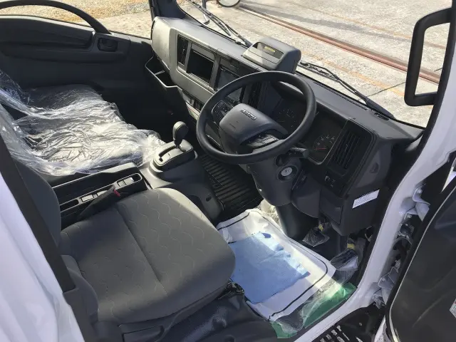 いすゞ エルフ 2TG-NPR88AM(2WD)の写真4