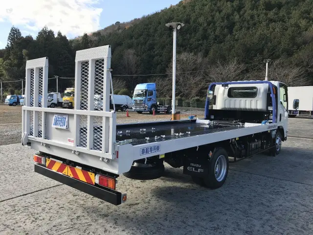 いすゞ エルフ 2TG-NPR88AM(2WD)の写真6