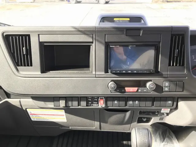 いすゞ エルフ 2TG-NPR88AM(2WD)の写真37