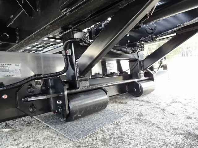 いすゞ エルフ 2PG-NPR88AM(2WD)の写真21