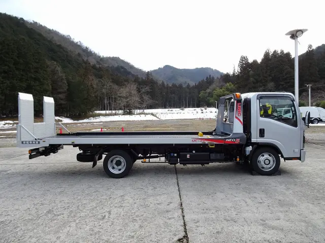 いすゞ エルフ 2PG-NPR88AM(2WD)の写真33