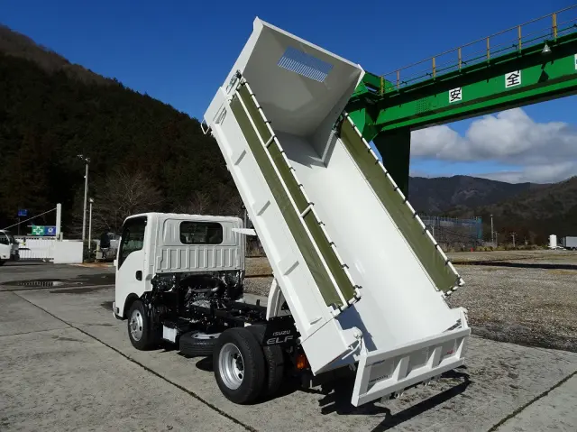 いすゞ エルフ 2RG-NKR88AM(2WD)の写真6