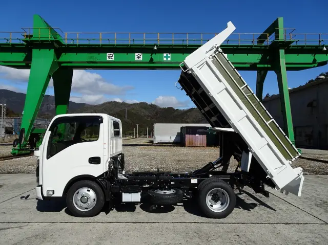 いすゞ エルフ 2RG-NKR88AM(2WD)の写真7