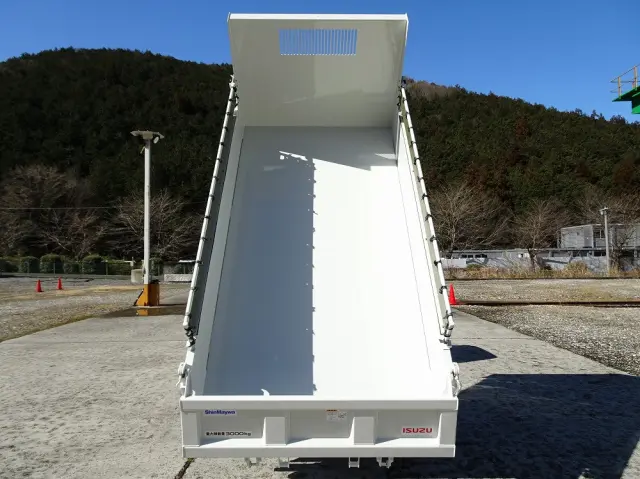 いすゞ エルフ 2RG-NKR88AM(2WD)の写真8