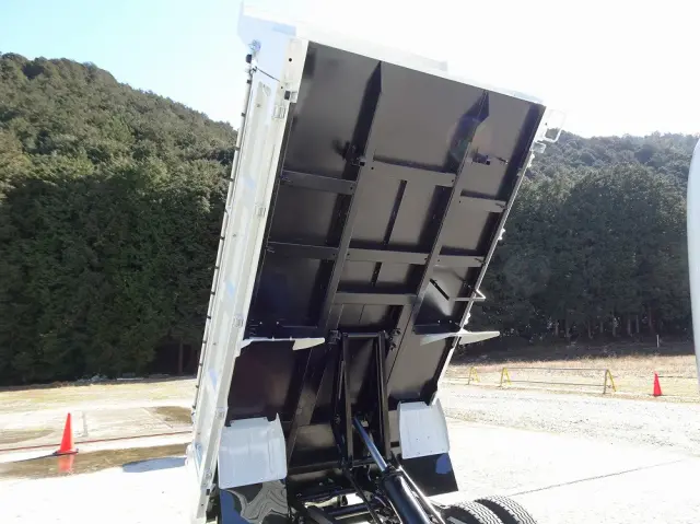 いすゞ エルフ 2RG-NKR88AM(2WD)の写真13