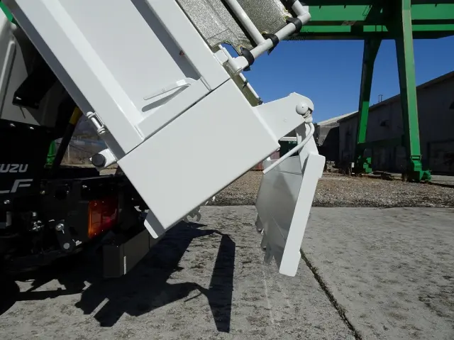 いすゞ エルフ 2RG-NKR88AM(2WD)の写真20