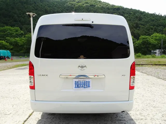 トヨタ ハイエース 3BA-TRH219W(4WD)の写真3