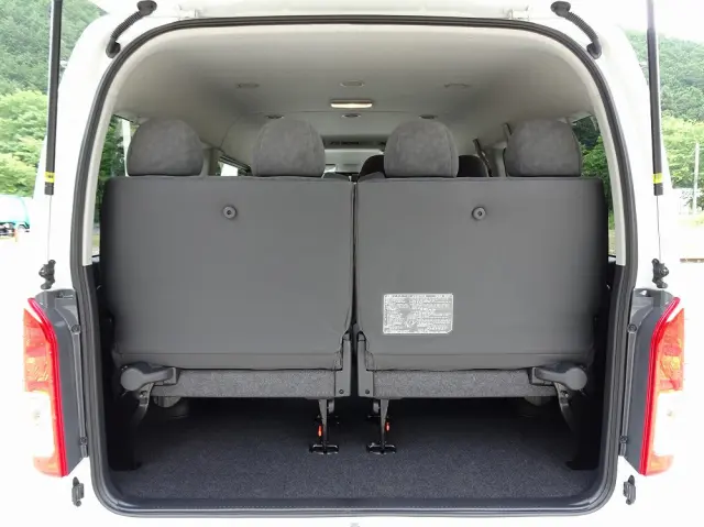 トヨタ ハイエース 3BA-TRH219W(4WD)の写真8