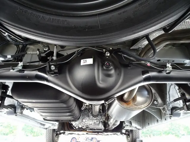 トヨタ ハイエース 3BA-TRH219W(4WD)の写真9