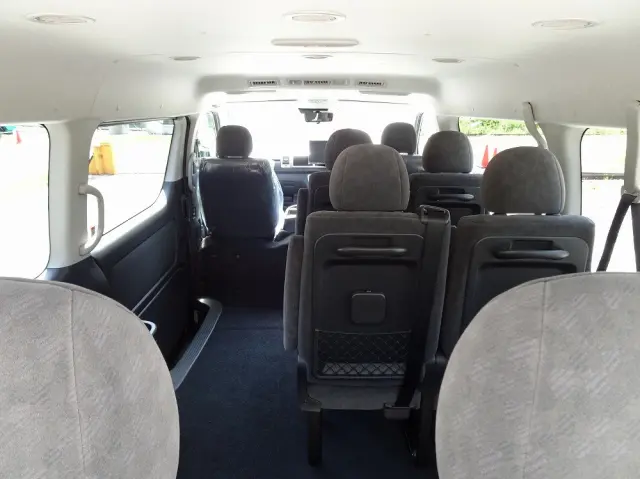 トヨタ ハイエース 3BA-TRH219W(4WD)の写真17