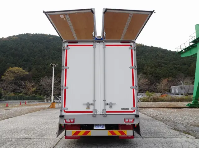 いすゞ フォワード 2RG-FRR90S4(2WD)の写真8