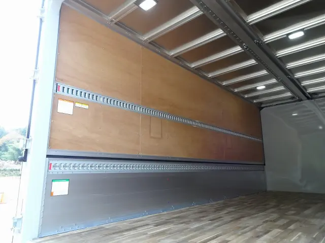 いすゞ フォワード 2RG-FRR90S4(2WD)の写真11