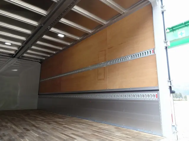 いすゞ フォワード 2RG-FRR90S4(2WD)の写真12