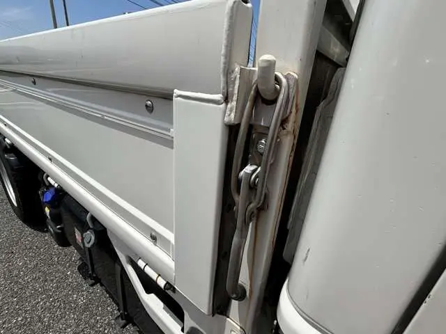 いすゞ エルフ 2RG-NKR88A(2WD)の写真23