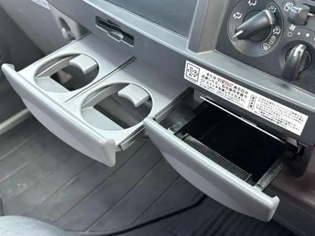 いすゞ エルフ 2RG-NKR88A(2WD)の写真32