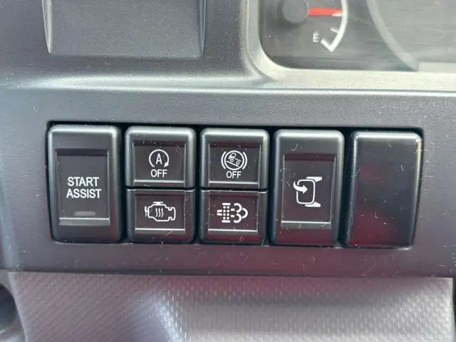 いすゞ エルフ 2RG-NKR88A(2WD)の写真33