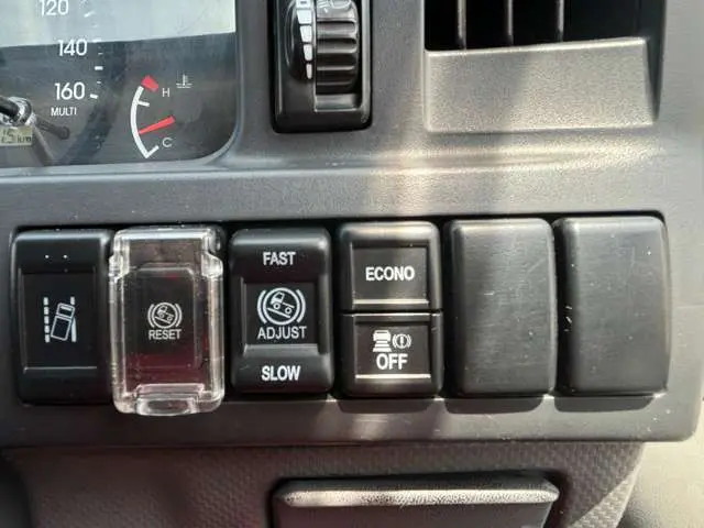 いすゞ エルフ 2RG-NKR88A(2WD)の写真34