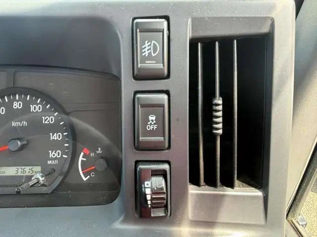 いすゞ エルフ 2RG-NKR88A(2WD)の写真35