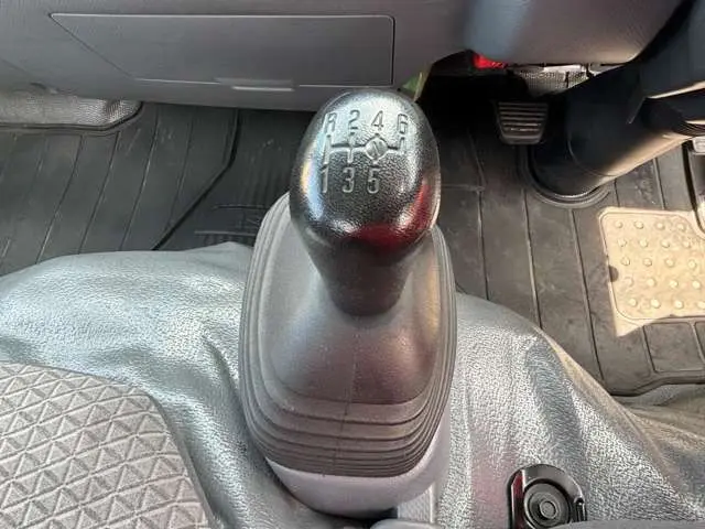 いすゞ エルフ 2RG-NKR88A(2WD)の写真37