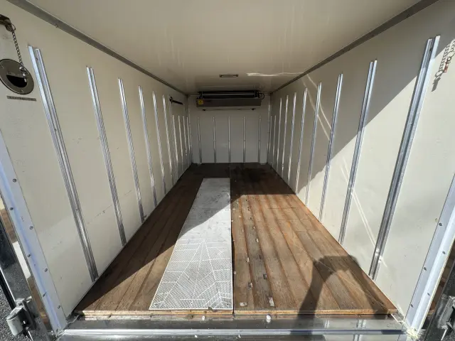 いすゞ エルフ TPG-NHR85AN(2WD)の写真15