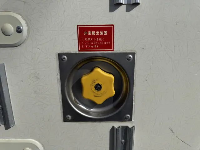 いすゞ エルフ TPG-NHR85AN(2WD)の写真16