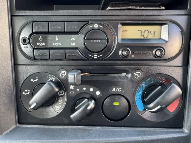 いすゞ エルフ TPG-NHR85AN(2WD)の写真32