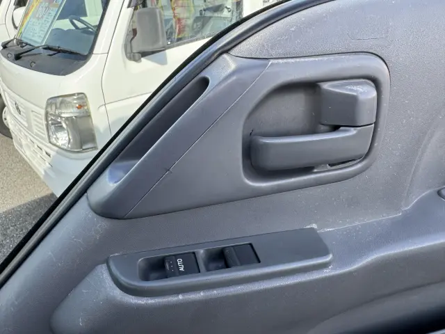 いすゞ エルフ TPG-NHR85AN(2WD)の写真40