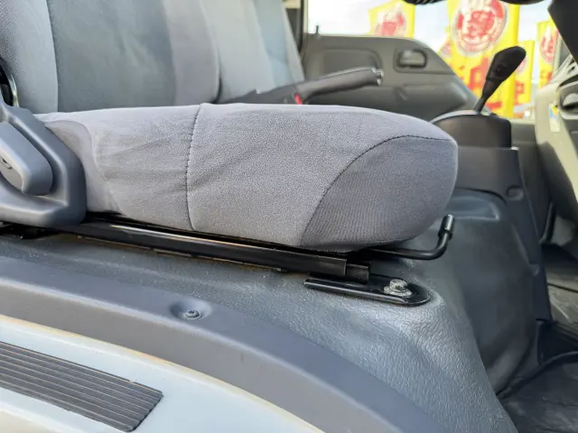 いすゞ エルフ TPG-NHR85AN(2WD)の写真42