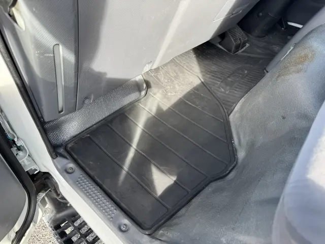 いすゞ エルフ TPG-NHR85AN(2WD)の写真44