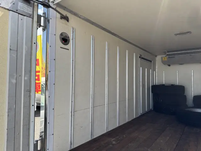 いすゞ エルフ TPG-NHR85AN(2WD)の写真9