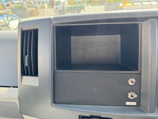 いすゞ エルフ TPG-NHR85AN(2WD)の写真28