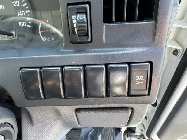 いすゞ エルフ TPG-NHR85AN(2WD)の写真32