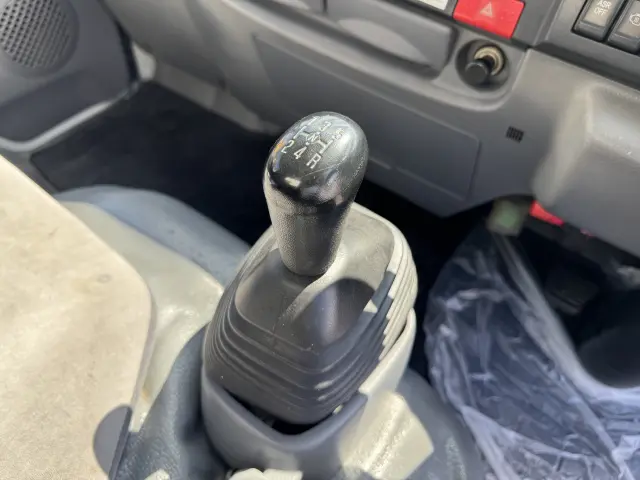 いすゞ エルフ TPG-NHR85AN(2WD)の写真35