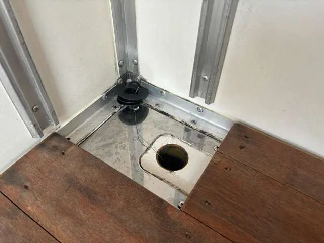 いすゞ エルフ TPG-NHR85N(2WD)の写真21