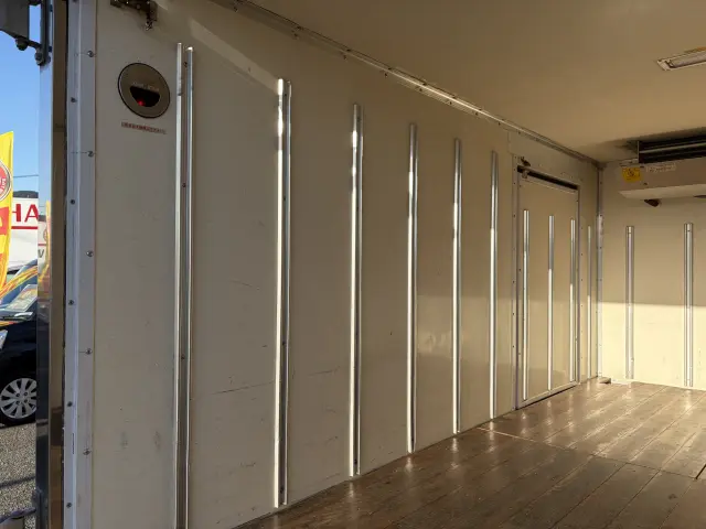 いすゞ エルフ TPG-NHR85AN(2WD)の写真9