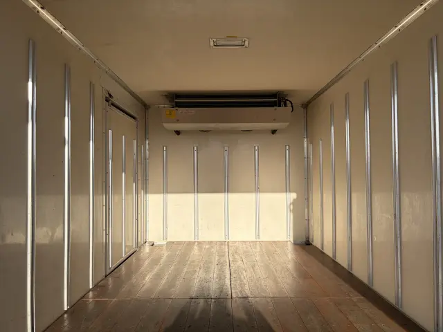 いすゞ エルフ TPG-NHR85AN(2WD)の写真10