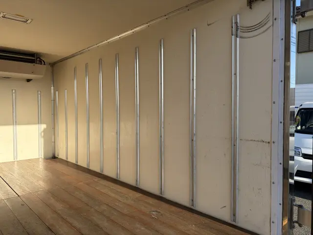 いすゞ エルフ TPG-NHR85AN(2WD)の写真11