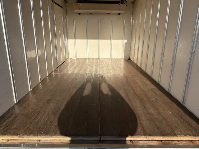 いすゞ エルフ TPG-NHR85AN(2WD)の写真12