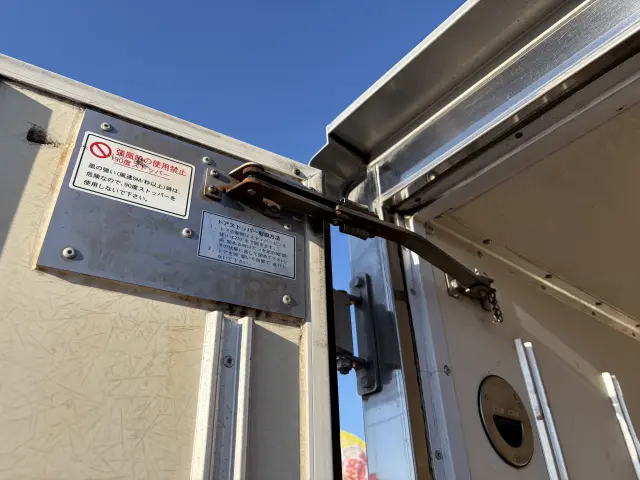 いすゞ エルフ TPG-NHR85AN(2WD)の写真13