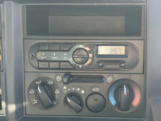 いすゞ エルフ TPG-NHR85AN(2WD)の写真28