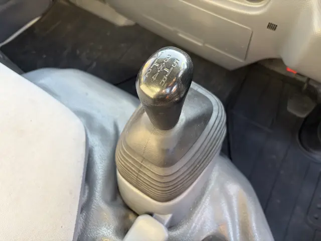 いすゞ エルフ TPG-NHR85AN(2WD)の写真32