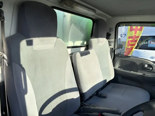 いすゞ エルフ TPG-NHR85AN(2WD)の写真34